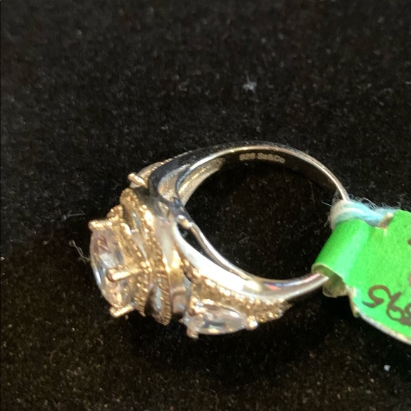 Stunning Italian CZ Ring - Picture 7 of 7